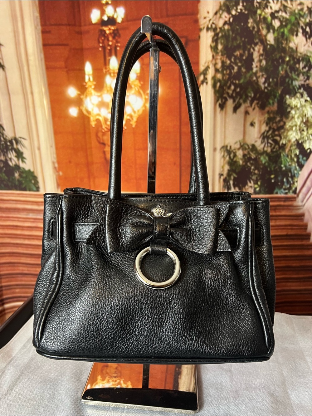 My Flat in London black leather shoulder bag features prominent bow and O Ring